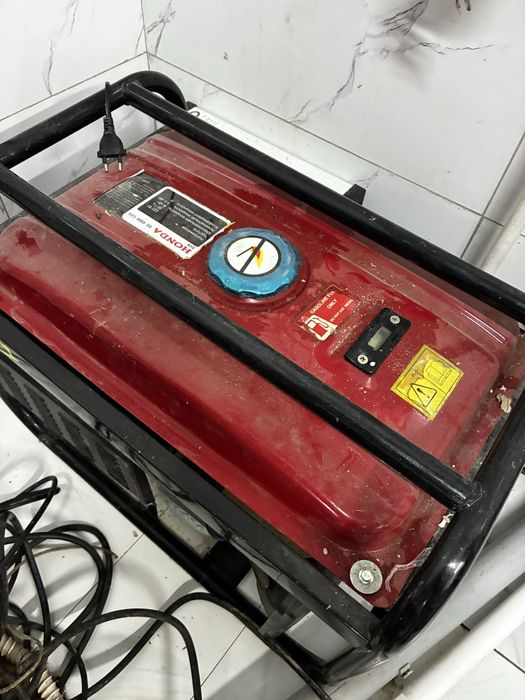 Продам бензиновый генератор