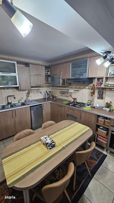 Marasesti-Central-vila S+P+1+M- ter- 410 mp la 480000 euro