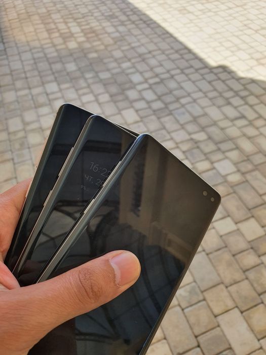 Samsung Galaxy S10 PLUS DUOS. OzU 8/128 GB. Garantya beriladi.