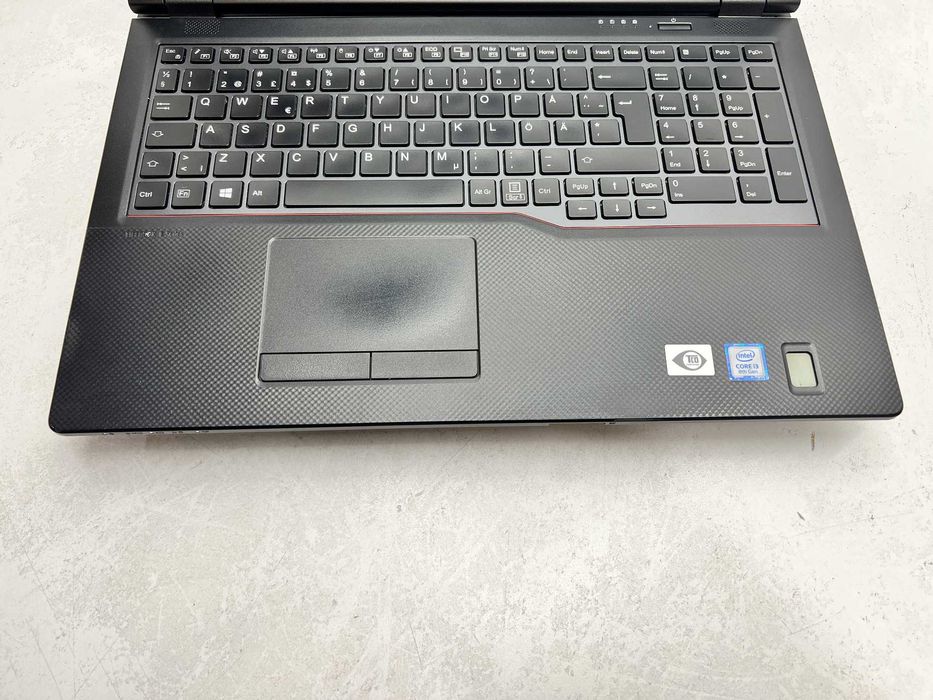 Реновиран лаптоп Fujitsu LIFEBOOK E559 i3-8145U 8GB DDR4 260GB