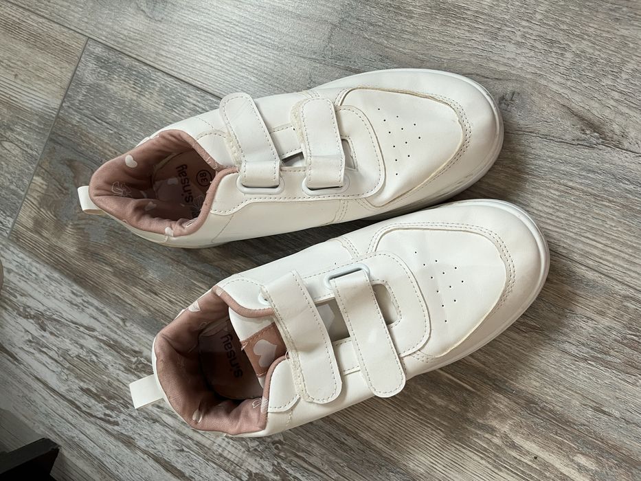 Спортни обувки