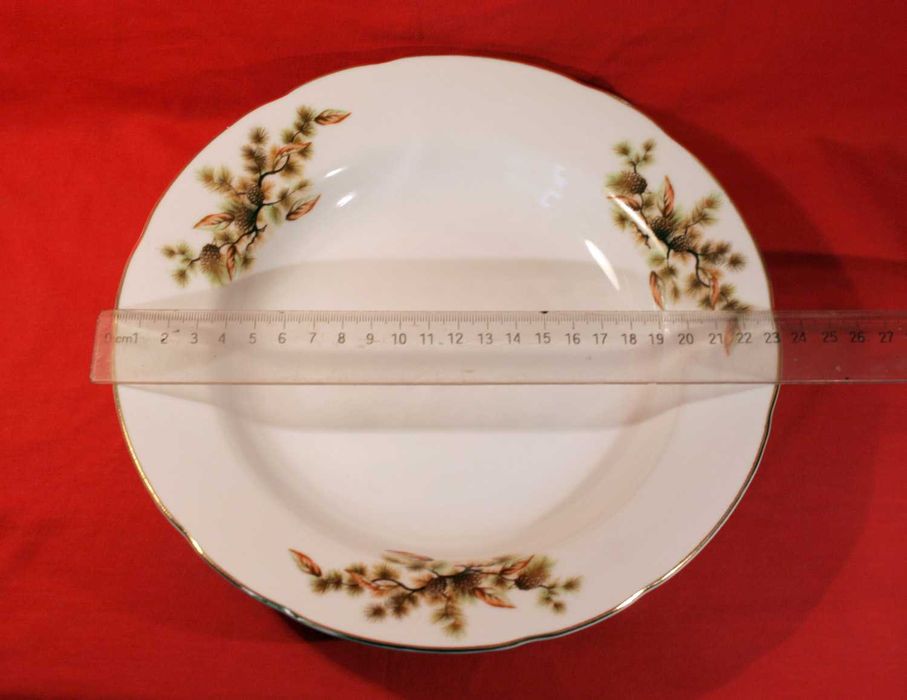 Тарелки "Шишки", старая Япония с изображением веток шишок.