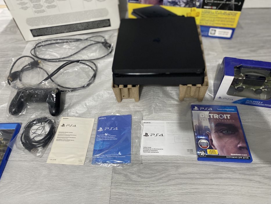 Продам playstation 4 slim 1тб новая