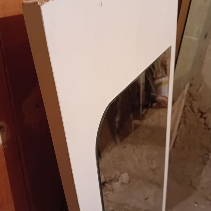 Огледало върху плоскост