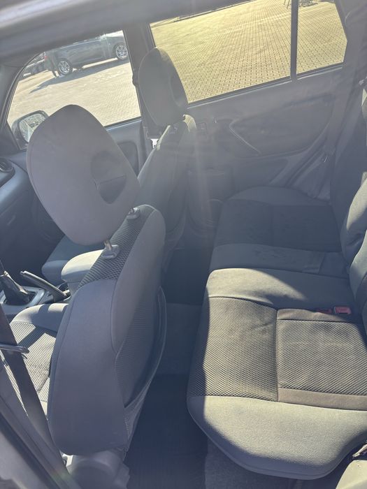 Toyota RAV 4 джип