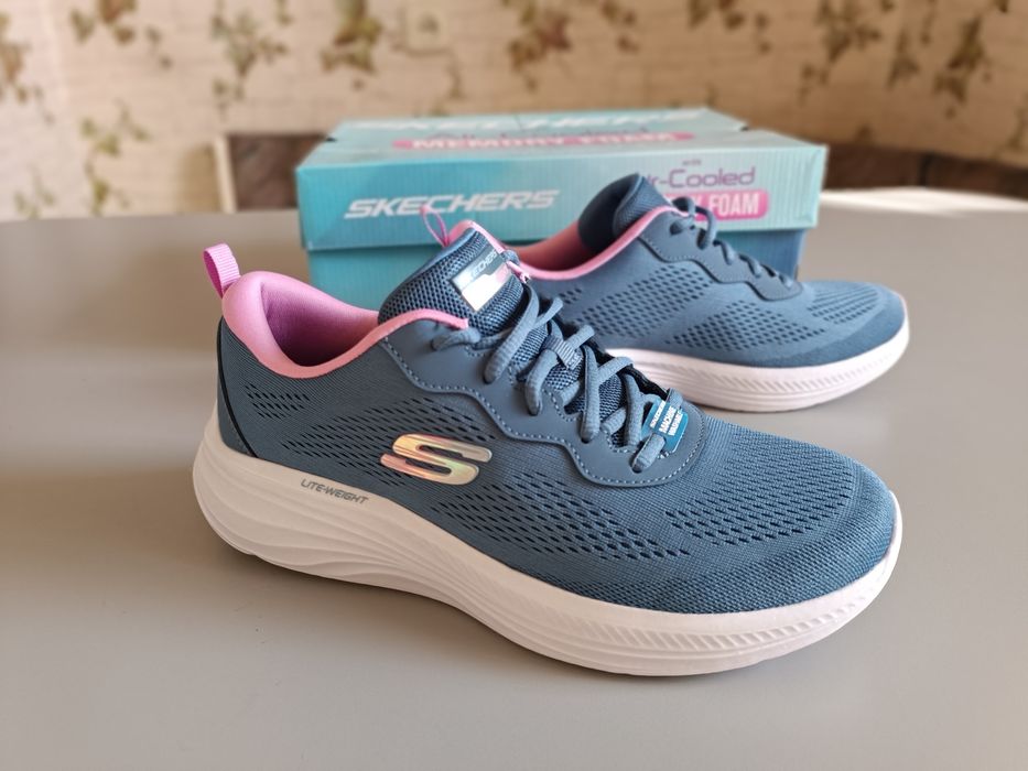 Кроссовки Skechers