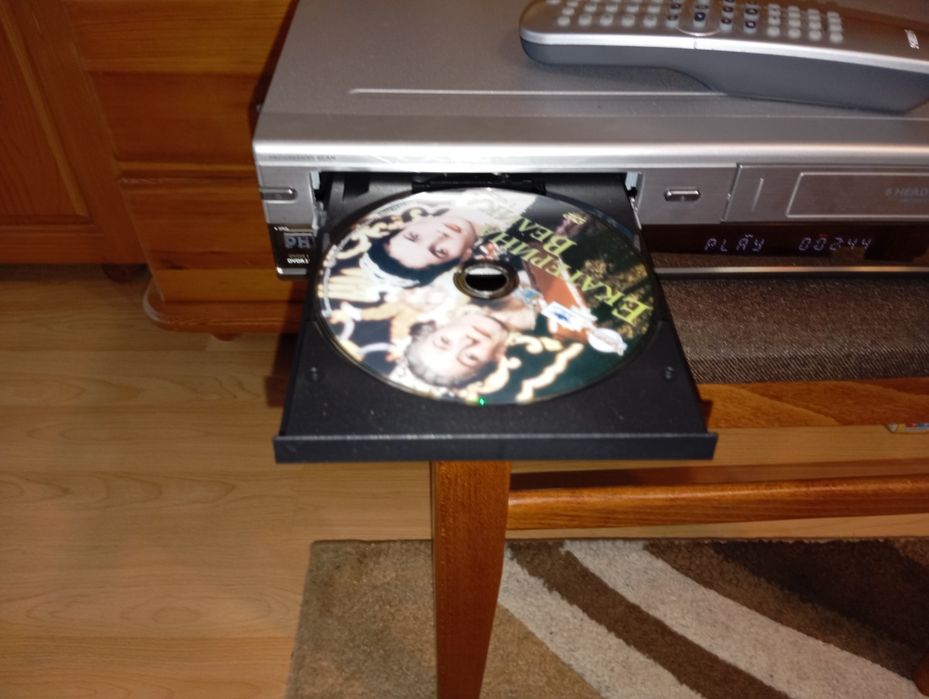 Комбо VHS Видео и dvd divx плеър Philips