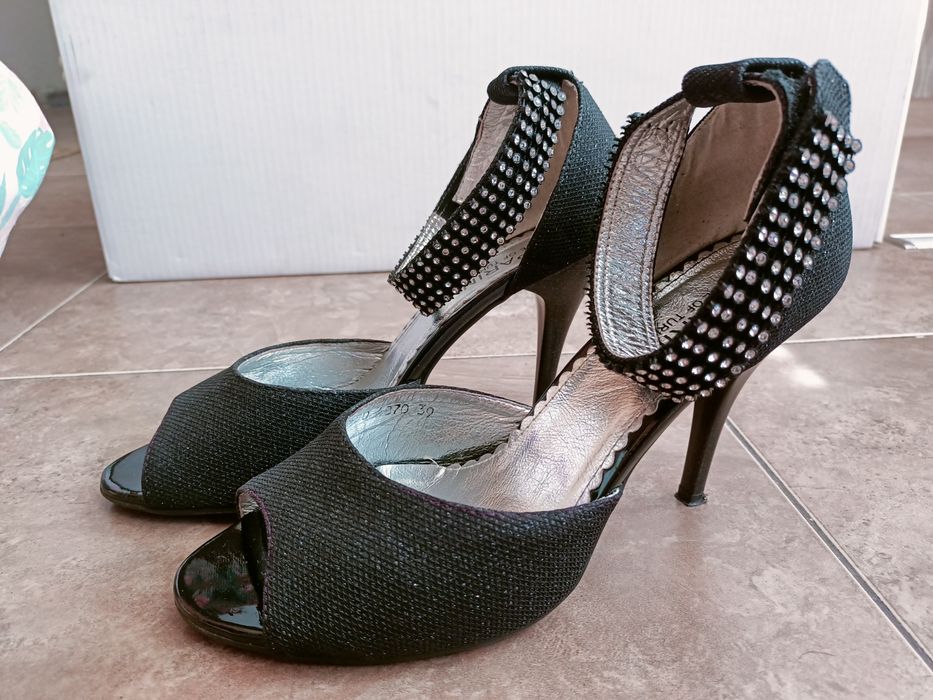 Продам босоножки 39 р