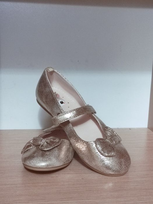 Золотистые, школьные туфли