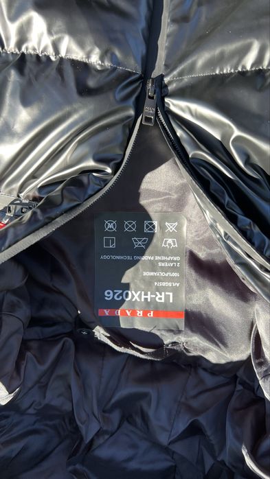 Geaca matlasată Prada Light Re-Nylon cu glugă