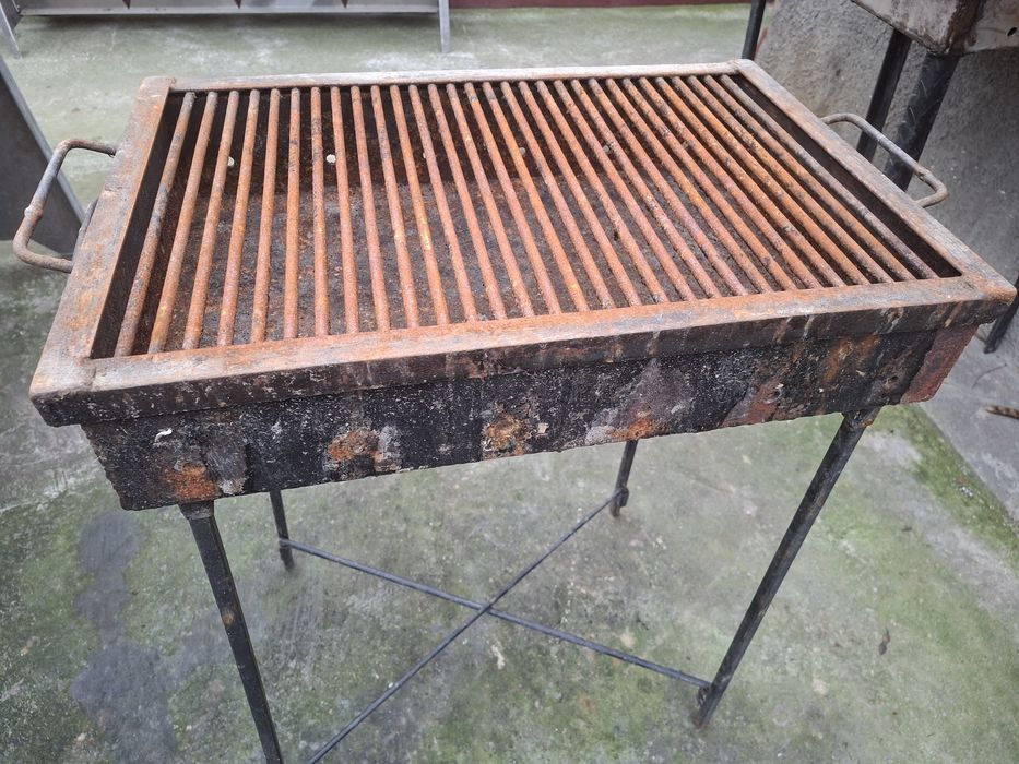Gratar din fier de vanzare