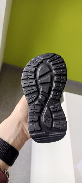Продам сандали 23
