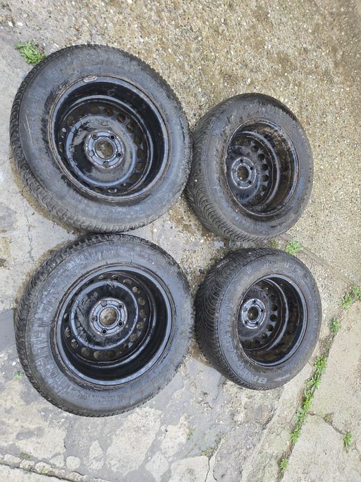 Jante echipate cu cauciucuri de iarna. 205.65.15