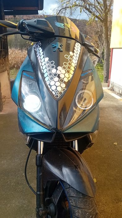 Se vinde  sau se dezmembrează scuter peugeot jet force 50cc