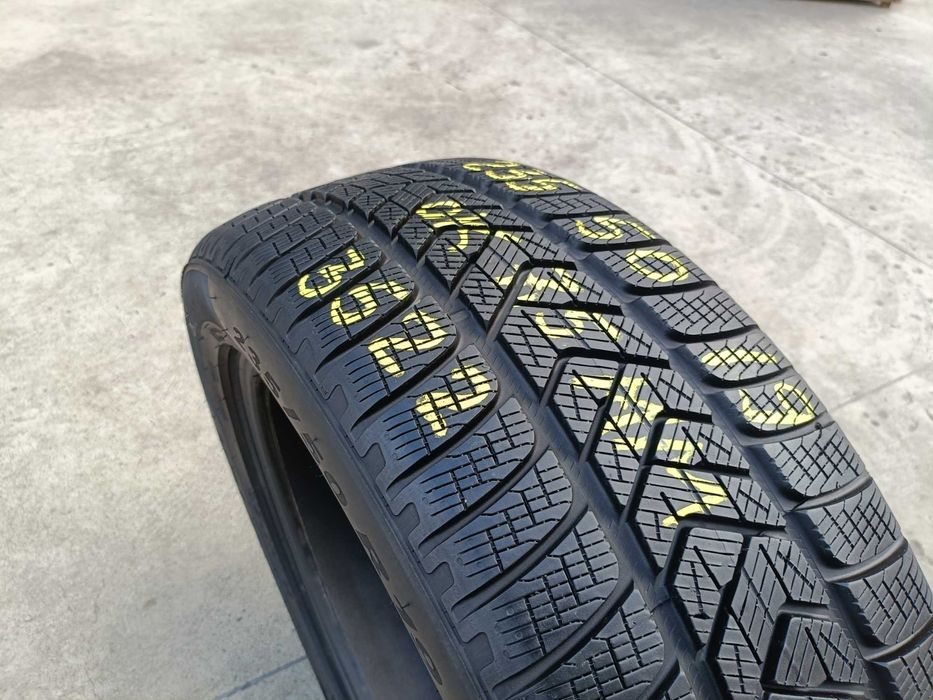 O anvelopa de iarna 235 50 19 pirelli scorpion winter 7,5 mm dot 3522