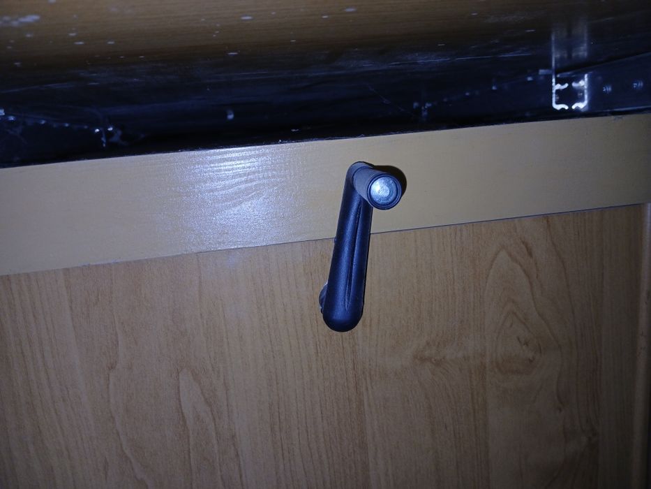 Маса 3 във едно холова трапезно и разтегателна.