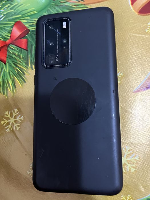 Vine la pachet cu 3 huse si cablu