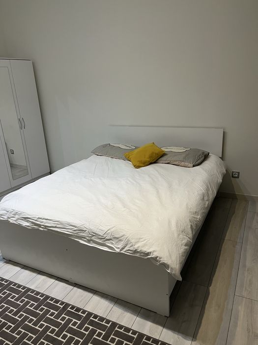 Кровать 208х160 и 2 тумбочки