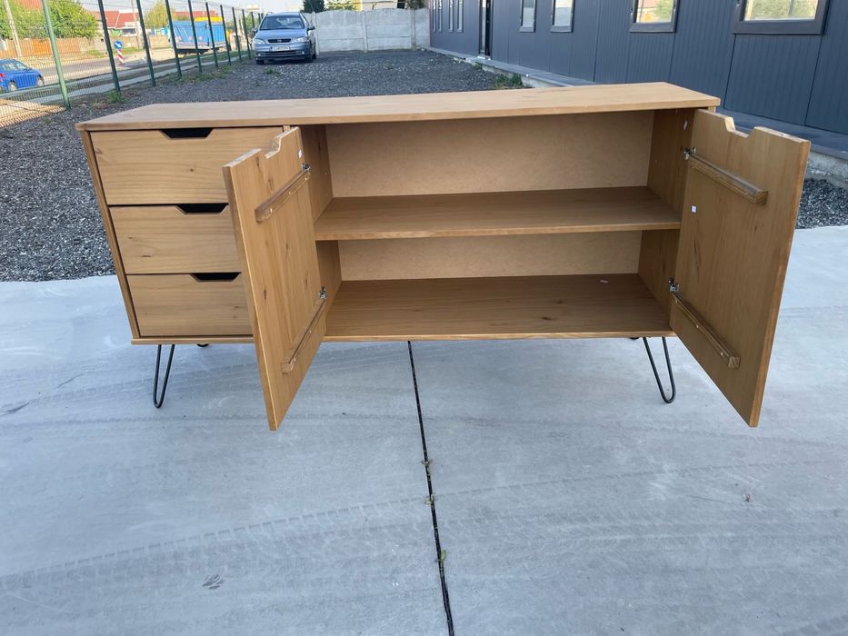 Comodă din lemn masiv cu picioare metalice – Design industrial modern