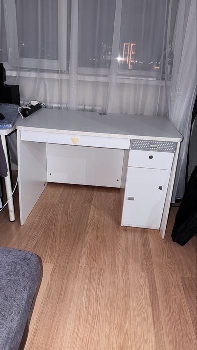 Продаю стол парту