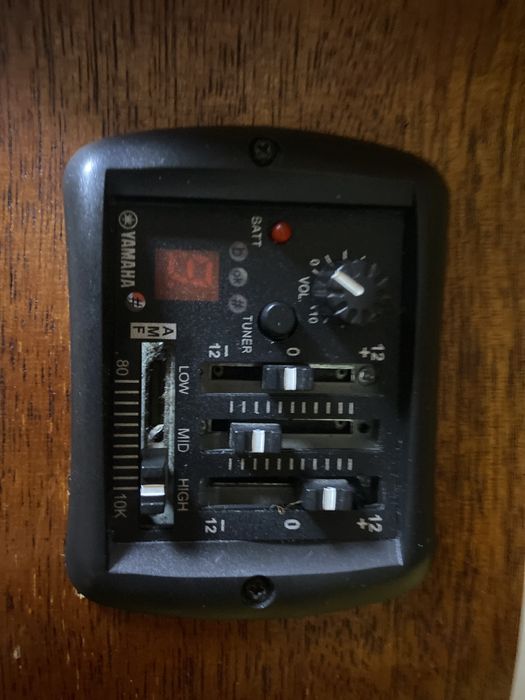 Cort gitara sotiladi