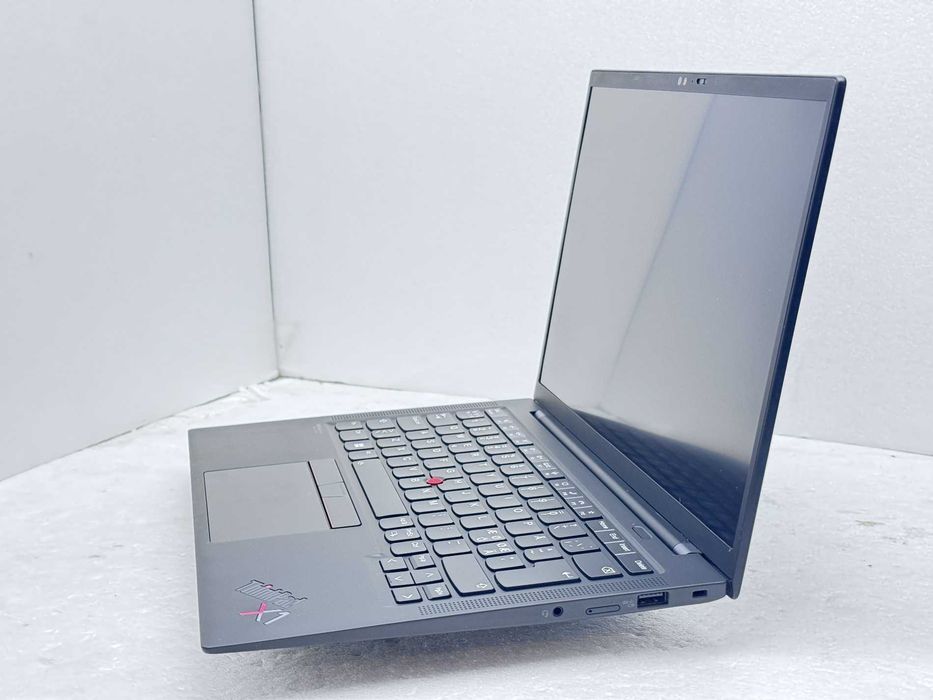 Реновиран лаптоп Lenovo ThinkPad X1 Carbon 9th Gen 14" IPS 1920x1200 FHD+ webcam i7-1165G7 32GB DDR4 1020GB M.2 Nvme/ клас А/ 12м гаранция
