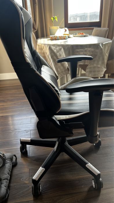 Игровое компьютерное кресло