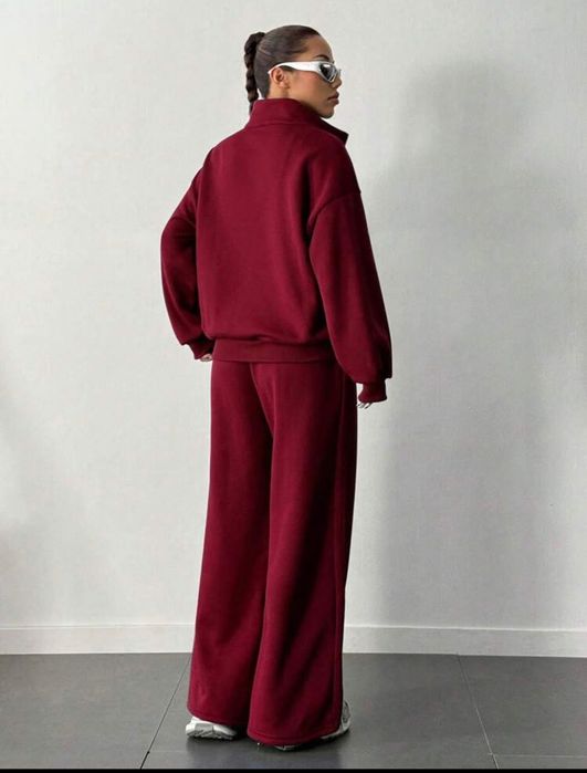 Едноцветен свободен комплект горнище и долнище размер L