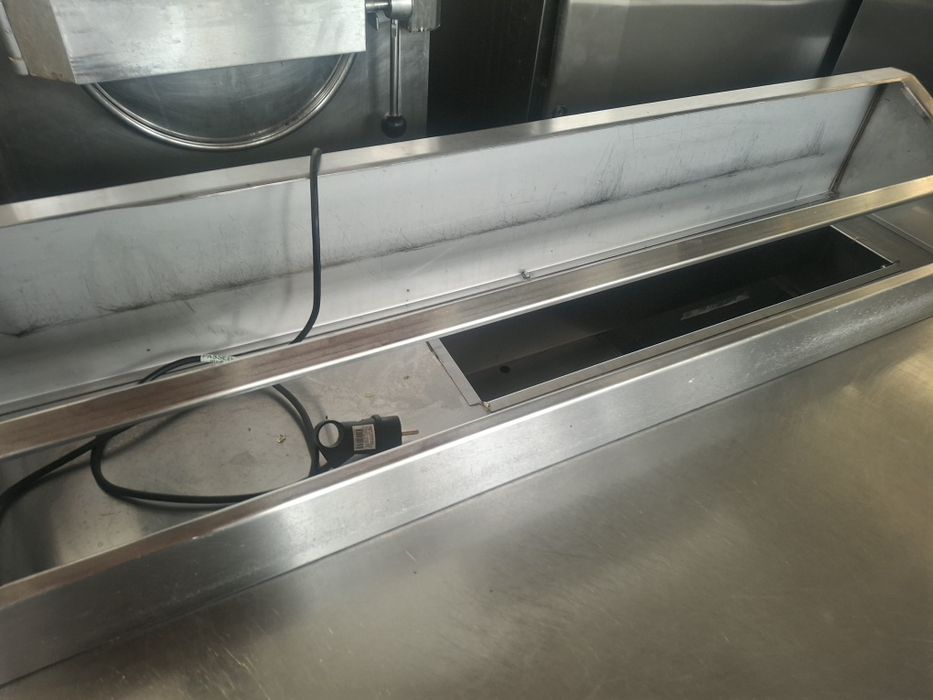 Хладилна маса с вграден салат бар, precision