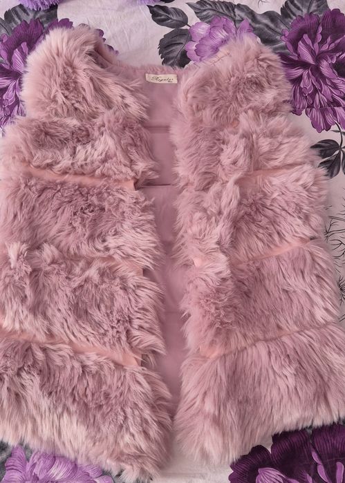 Розов елек еко пух стандартен размер нов необличан Цена 70 лв.