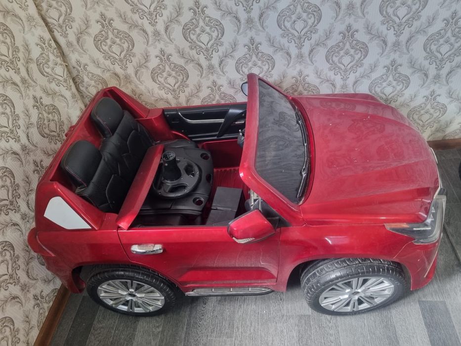 Машина детская красная