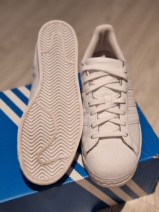 Vand Adidasi SUPERSTAR ca noi.Pret 240 ron