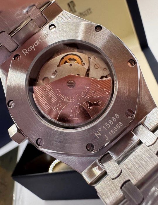 Часовник Audemars Piguet Royal Oak с черен циферблат (пълен комплект) – нов.