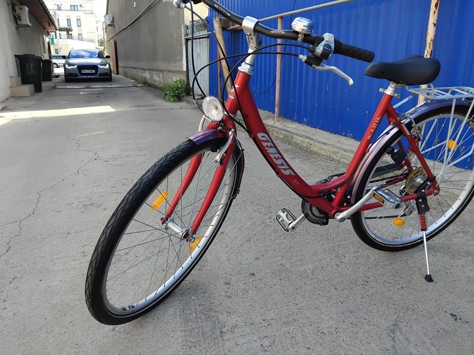 Vând bicicleta din aluminiu pentru damă