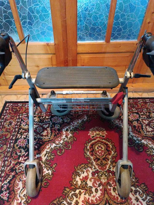 Rolator pliabil  cu 4 roti