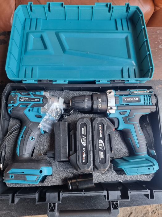 Set Bormasina de impact si găurit cu 2 acumulatori