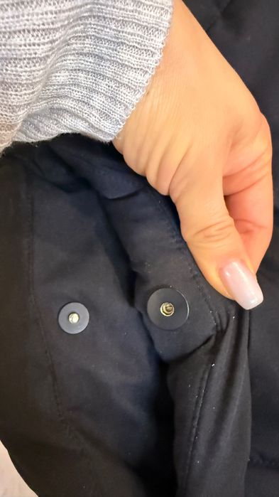 Пуховик черного цвета