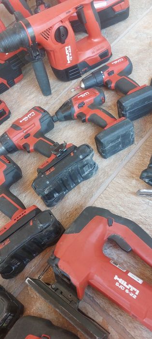 Vând scule hilti în  milwaukee