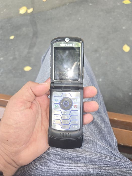 Motorola razr v3  телефон