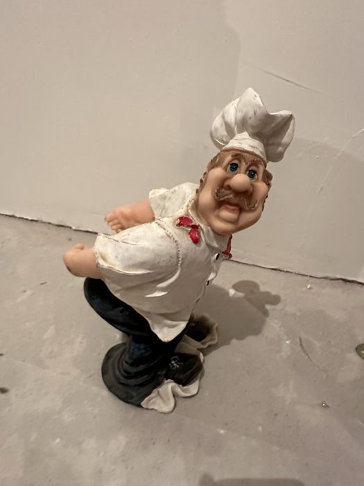 Ретро Статуя повара держащий бутылку для кухни , ресторана, кафе