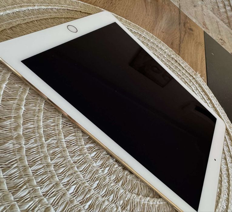 Таблет iPad Air 2