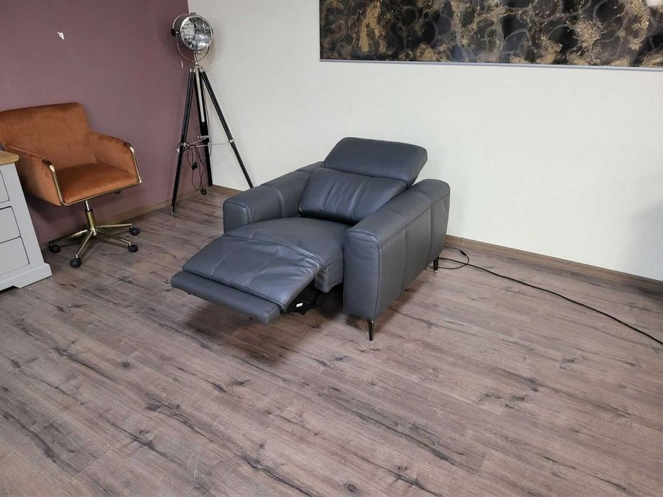 Тъмно сив кожен фотьойл с електрически релаксиращ механизъм