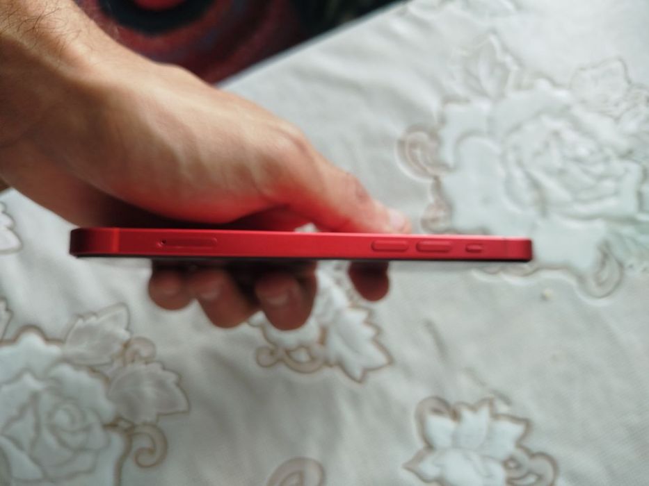 Продается айфон 12 red