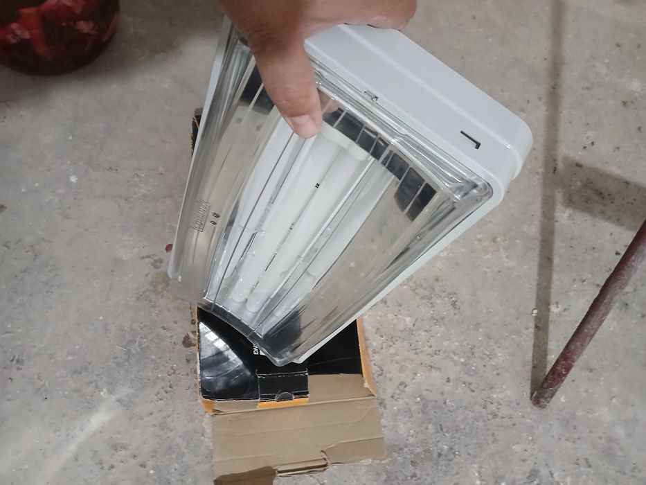 Vand lampa de urgenta