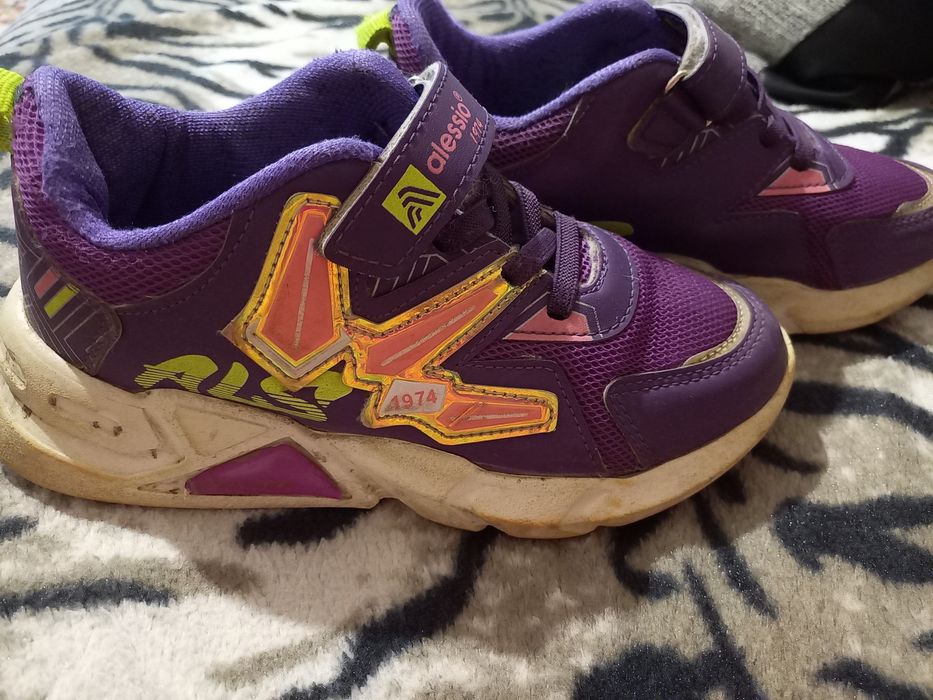 Кроссовки на девочку