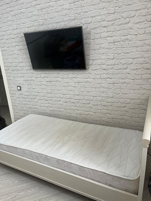 кровать б/у 90 на 200