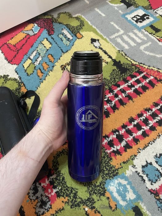 Термос 0.5 в хорошем состояние