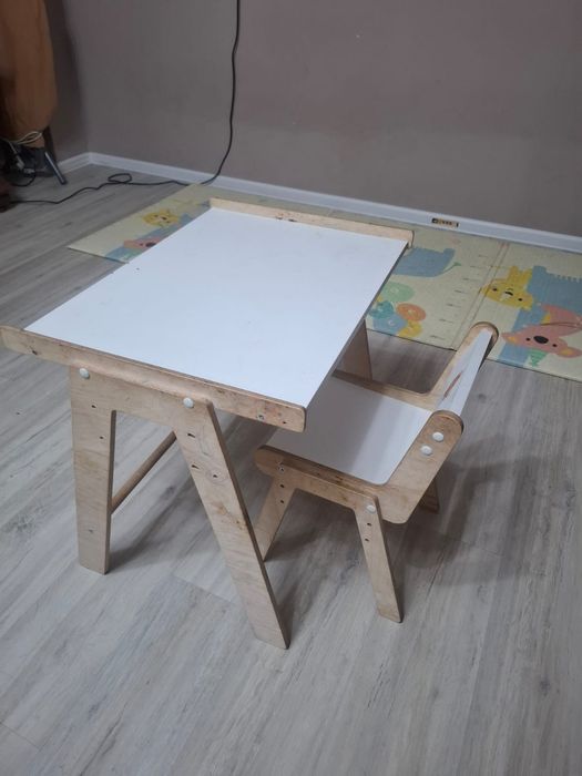 Продам стол со стульчиком