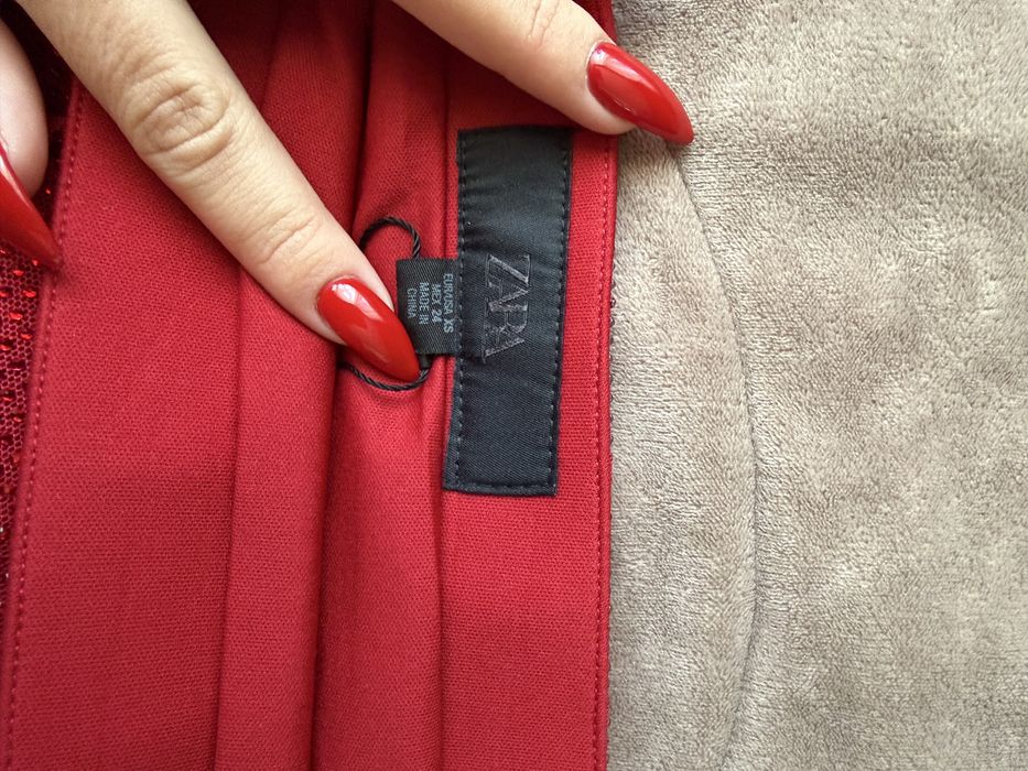 Червена пола Zara