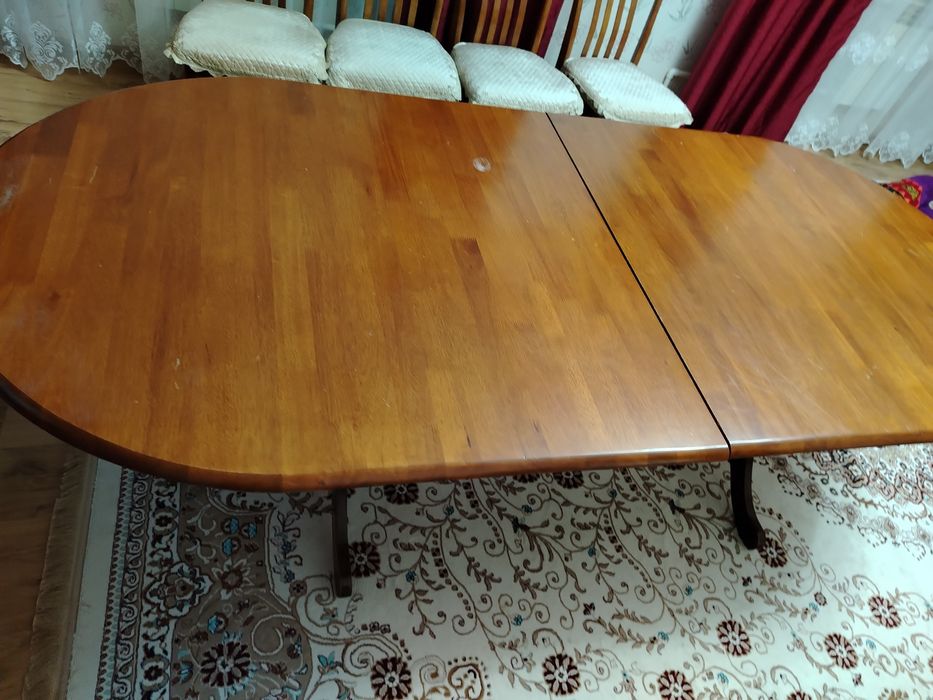 Продам стол гостиный
